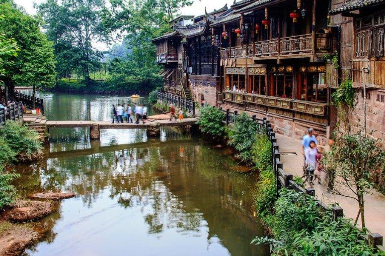 年过61被央视返聘，发挥余热再上岗，主持人徐俐有多牛？游戏画面